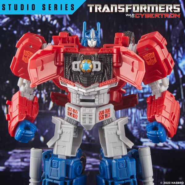 Image Of Studio Series WFC Gamer Edition Optimus Prime  (34 of 38)